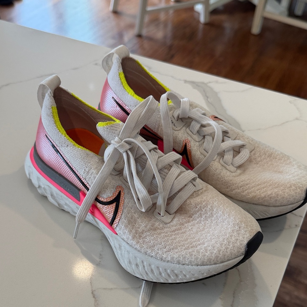 Nike Women's White and Pink Athletic Shoes